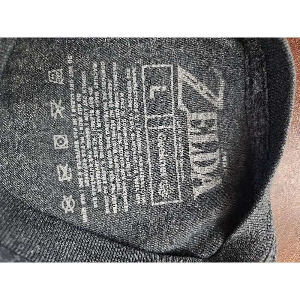 The‎ Legend Of Zelda Shirt Mens Large Gray Link Hyrule Crest Graphic Tee T-Shirt
